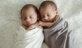 Recém-nascido gêmeos de Ensaio Recém-nascido lifestyle