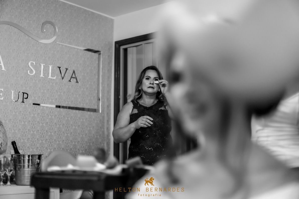 Mãe da Noiva chorando ao ver sua filha ficando pronta!