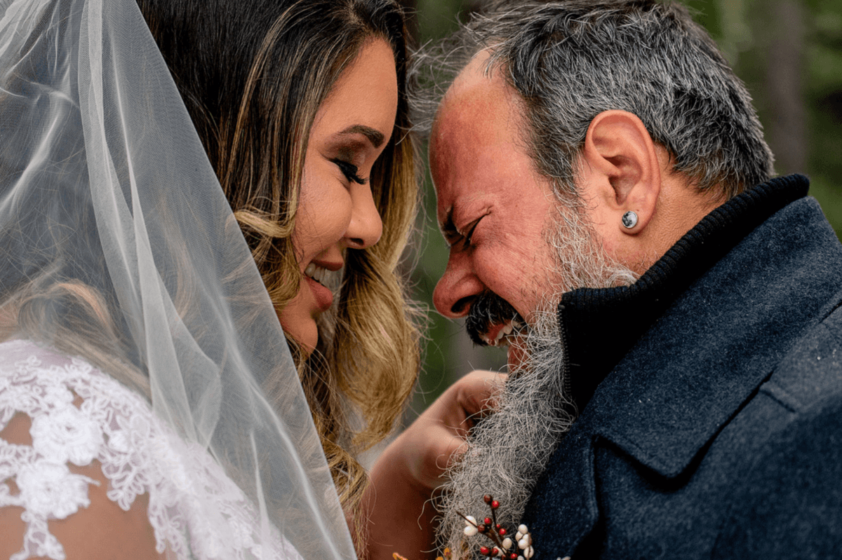 noivos emocionados em casamento elopment wedding nos eua