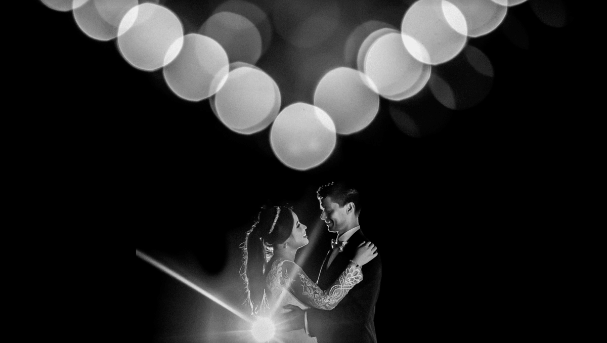 noivos em fotografia com flare