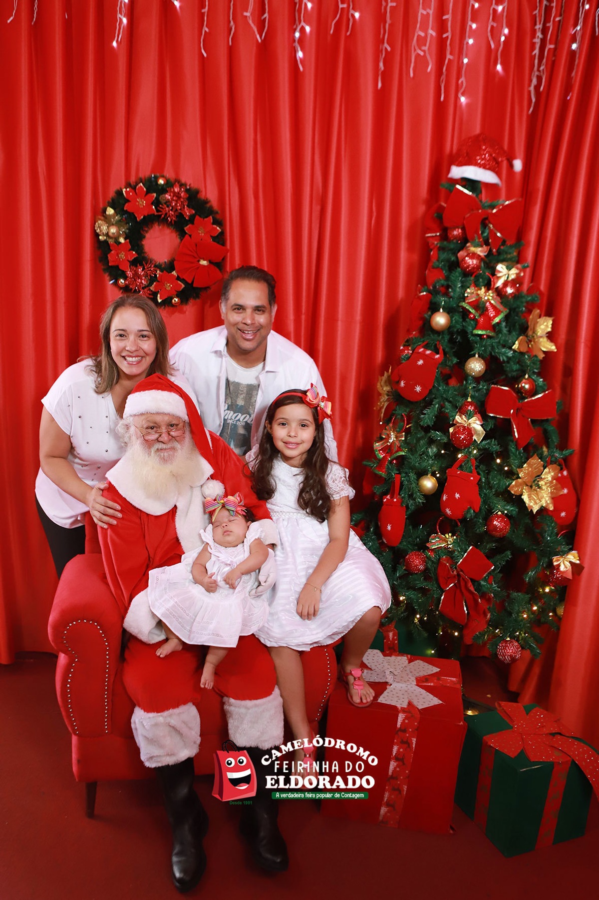 Papai Noel e as Noeletes com a minha família na Feirinha da Feira
