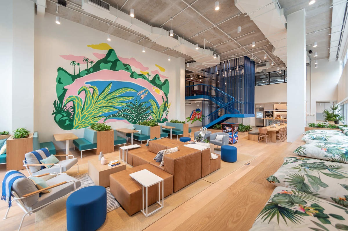 Sala do primeiro andar do prédio Wework Barra