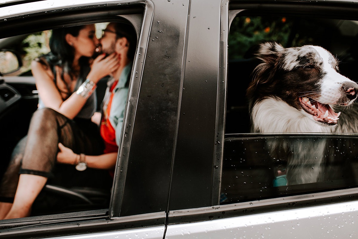 foto de casal com cachorro