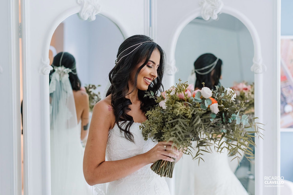 noiva com seu buquê fotografo de casamentos , fotografo juiz de fora , fotografo de casamento rj, fotógrafo de casamento niteroi
