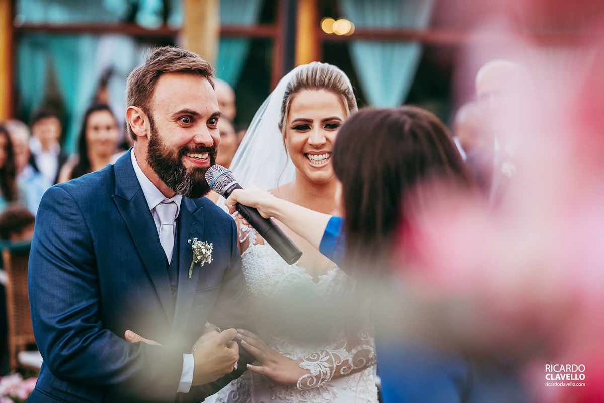 noivo dizendo sim no altar fotografo de casamentos , fotografo juiz de fora , fotografo de casamento rj, fotógrafo de casamento niteroi