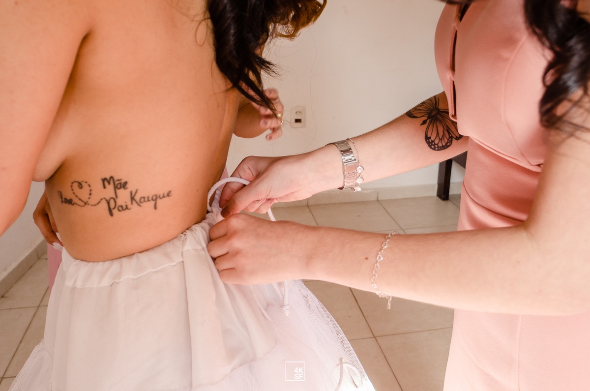 detalhe do making of da noiva ensaio boudoir