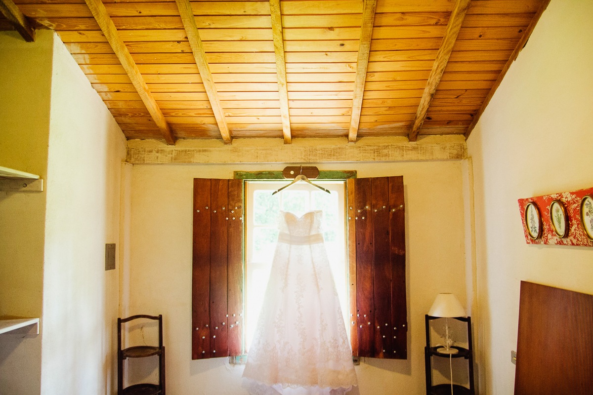 Imagem capa - FOTOGRAFIA DE VESTIDO/ FOTOGRAFIA DE CASAMENTO por Estúdio Delfi