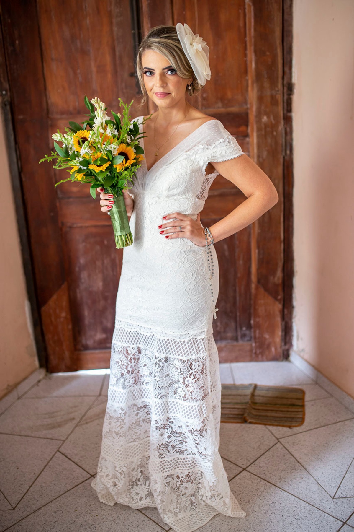 noiva-segurando-buquet-fotografo-casamento-capela-santa-cruz-campinas
