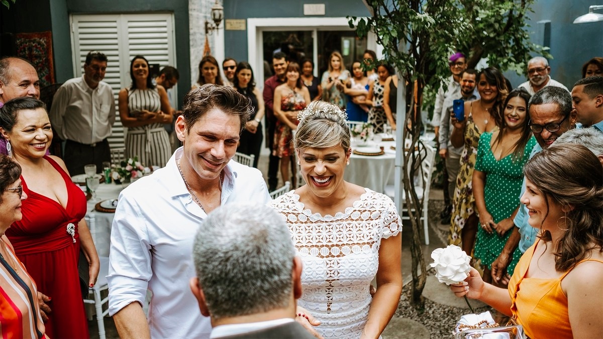 Néia e Paulo durante a cerimônia no Restaurante Secreto Santo Afonso Massas