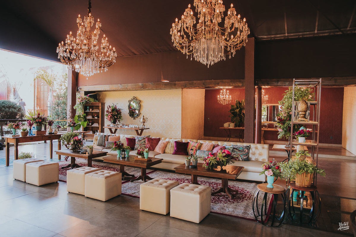 lounge, casamento, decoração de festa, mobiliário, sofás, lustres, victor ataide, casar, repceção, villa santorini, confins, lugar para casamento
