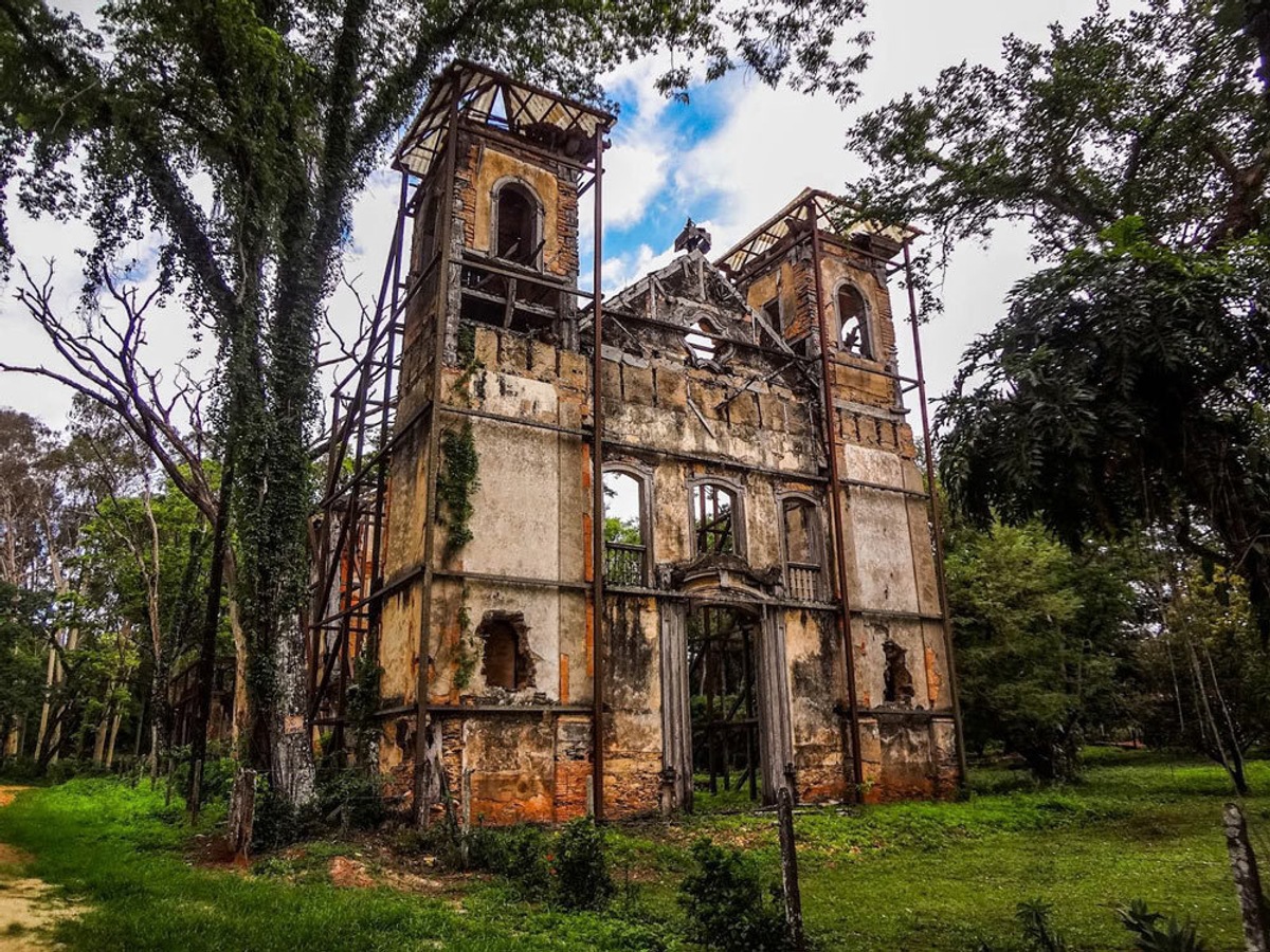 fazenda jagoara velha, matozinhos, mocambeiro, local para ensaio de casamento, igreja em ruínas, igreja antiga, victor ataide, ensaio de casal, ensaio rústico, boho chic