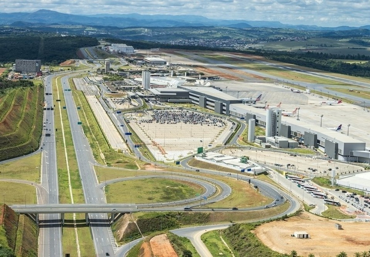 aeroporto internacional tancredo neves, aeroporto de confins, ensaio de casal, casamento, local para ensaio de casamento, lugar inusitado, fotografia