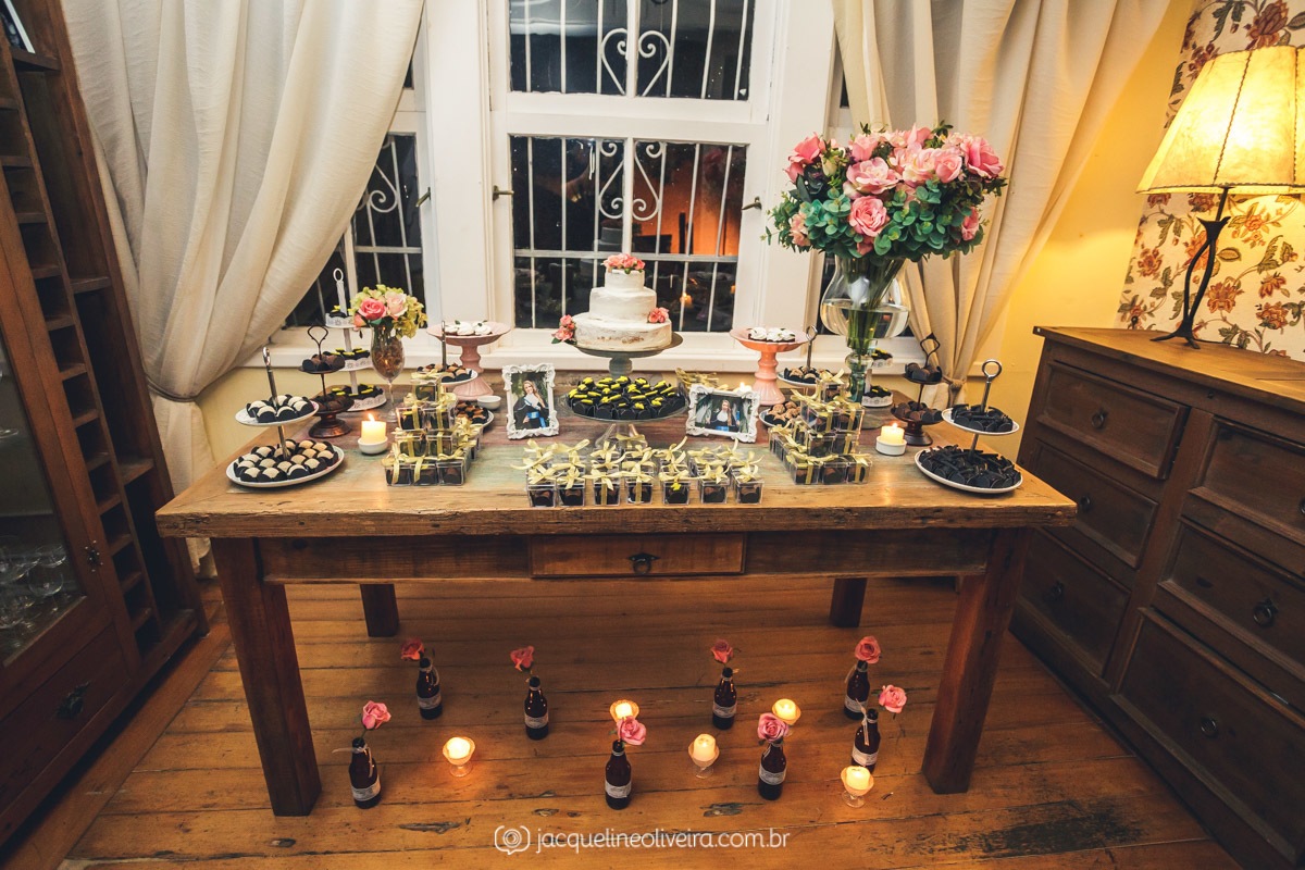 mesa com flores e doces formatura porto alegre