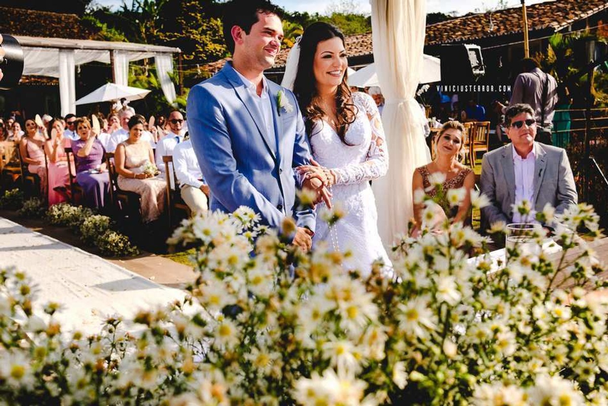 arranjos de flores para cerimonia de casamento na pousada brisa da serra em tiradentes