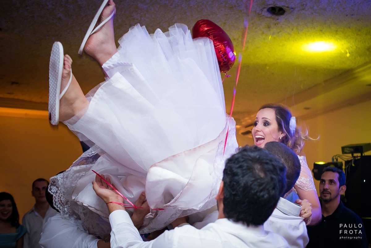 festa solar imperial, noiva sendo jogada para alto