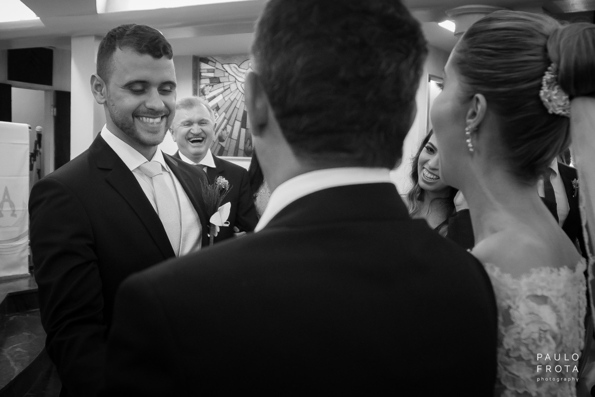 fotógrafia de casamento em macaé - noivo recebe a noiva
