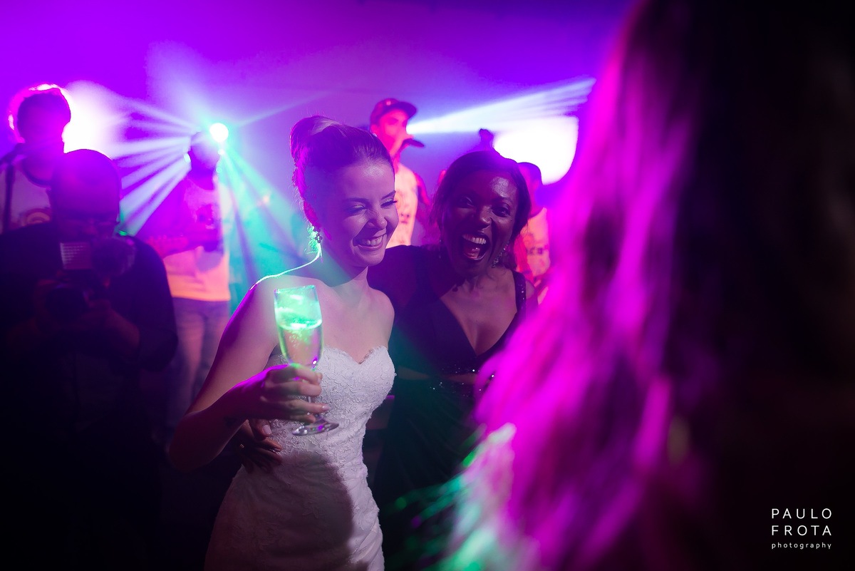 fotógrafia de casamento em macaé - Noiva dançando