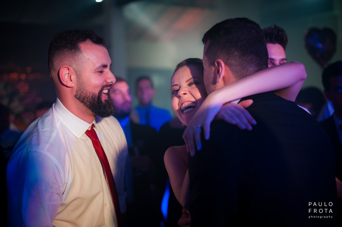 fotógrafia de casamento em macaé - Noivos dançando