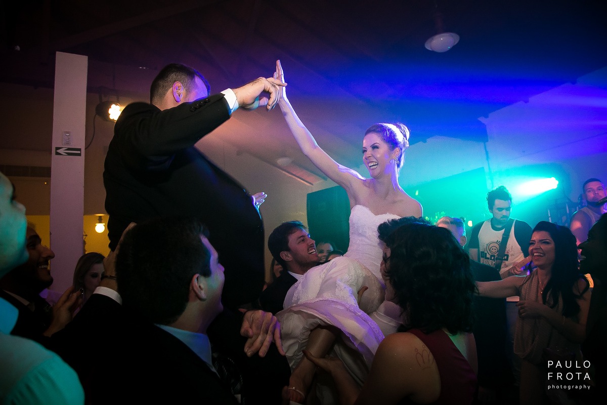 fotógrafia de casamento em macaé - Noiva dançando