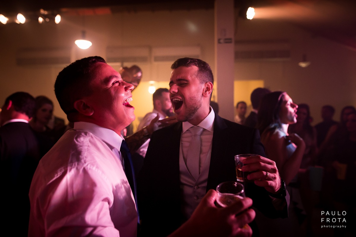 fotógrafia de casamento em macaé - Noivo dançando
