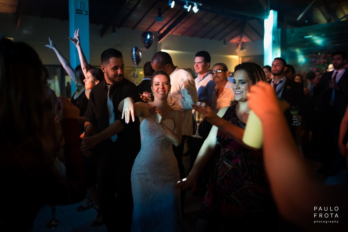 fotógrafia de casamento em macaé - Noiva dançando