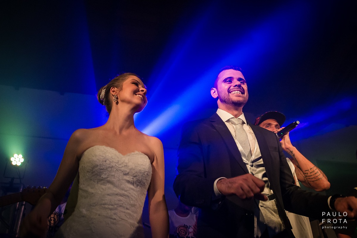 fotógrafia de casamento em macaé - Noivos dançando