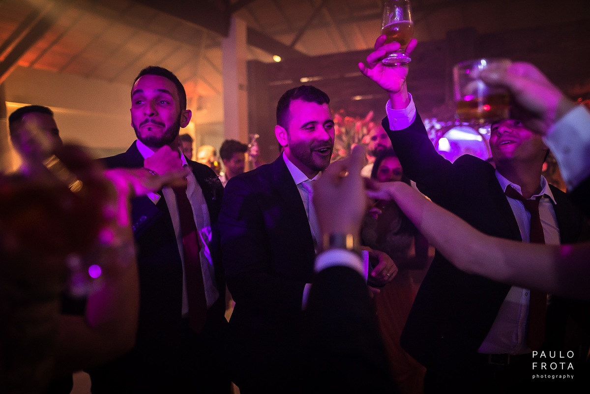 fotógrafia de casamento em macaé - Noivo dançando