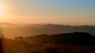 Por Montanhas de 