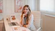 Dra. Isabela Pizzatto de CIRURGIÃ DENTISTA