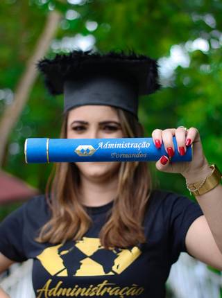 ACADÊMICOS E FORMANDOS de Iris