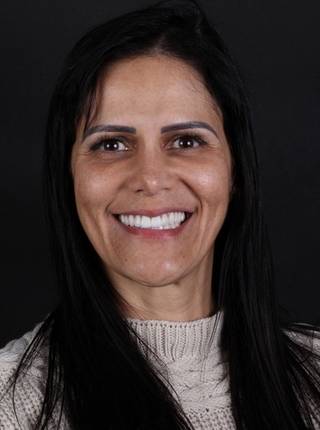 LENTES DE CONTATO DENTAIS EM PORCELANA de A.K.