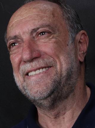 PRÓTESE TOTAL FIXA EM IMPLANTES de J.M.