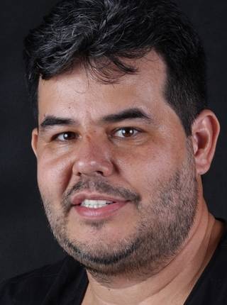 PRÓTESE TOTAL FIXA EM IMPLANTES de V.A.G.