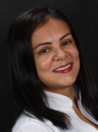 LENTES DE CONTATO DENTAIS EM PORCELANA de M.A.S.