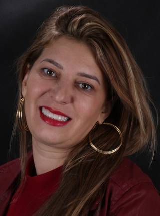 LENTES DE CONTATO DENTAIS EM PORCELANA de  E.A.M.T.