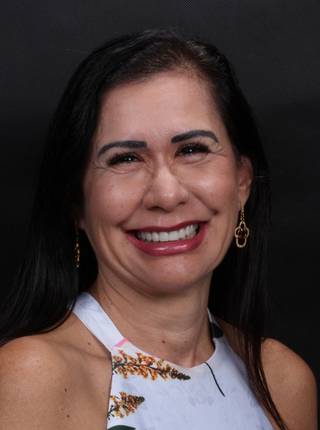 LENTES DE CONTATO DENTAIS EM PORCELANA de M.L.