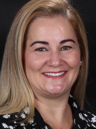 LENTES DE CONTATO DENTAIS EM PORCELANA de C.P.C.