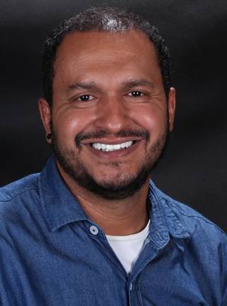 LENTES DE CONTATO DENTAIS EM PORCELANA de D.L.V.S.