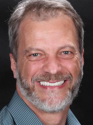 LENTES DE CONTATO DENTAIS EM PORCELANA de M.A.P.F.