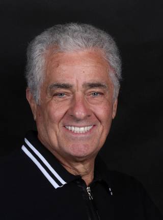 PRÓTESE TOTAL FIXA EM IMPLANTES de J.L.E.B.