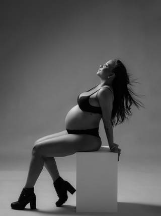 Gestante estúdio  de Ensaio gestante Estúdio - Monique