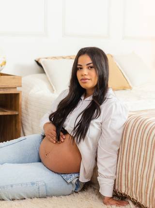 Gestante estúdio  de Ensaio Gestante Estúdio - Evelyn