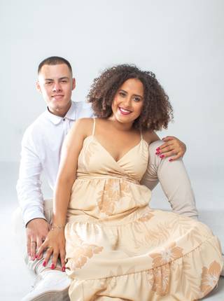 Ensaio de casal em estúdio  de Pré weeding Laiza e Matheus 
