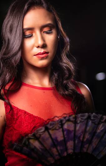 Ensaio Feminino de Angelica - A Dama de Vermelho