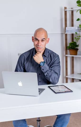 Retratos Profissionais de Cristiano Rodrigues | Treinador e Estrategista de Marketing