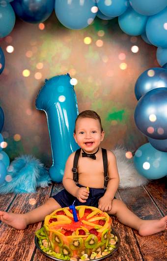 Família de Olha a bagunça que foi neste ensaio smash the cake saudável 