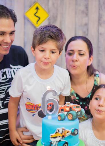 Aniversários de Gabriel e as maquinas monstruosas