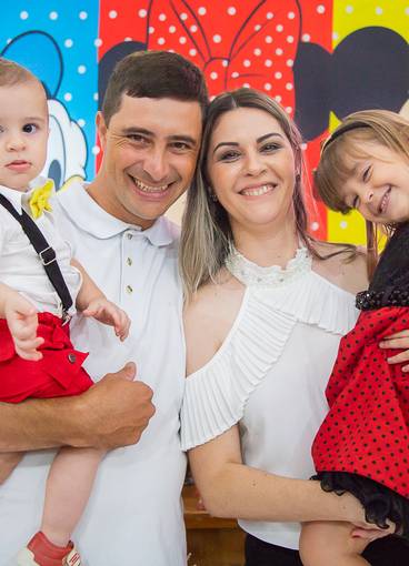 Aniversários de Laura, Miguel e a turma do Mickey