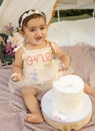Smash the Cake de Aurora, um aninho de descobertas, sorrisos e muito amor