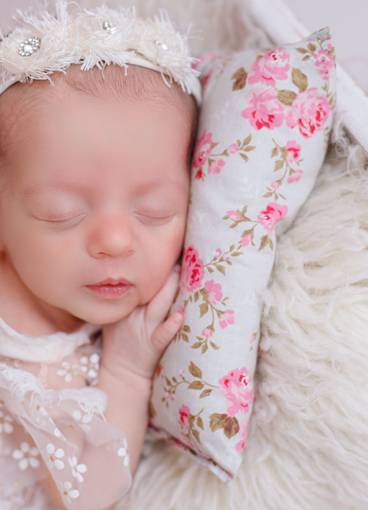 Newborn menina de Laura